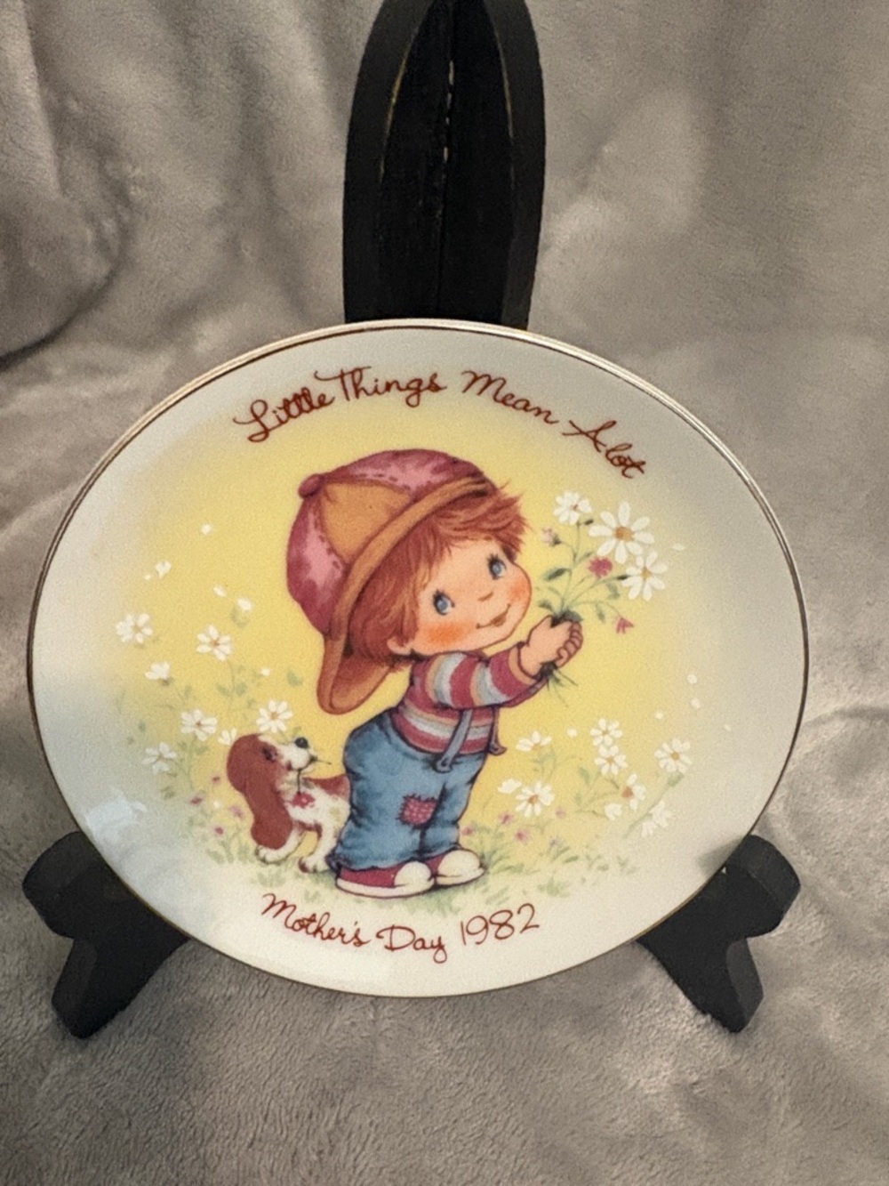 Avon Decorative Plate Yellow Pink Blue Brown